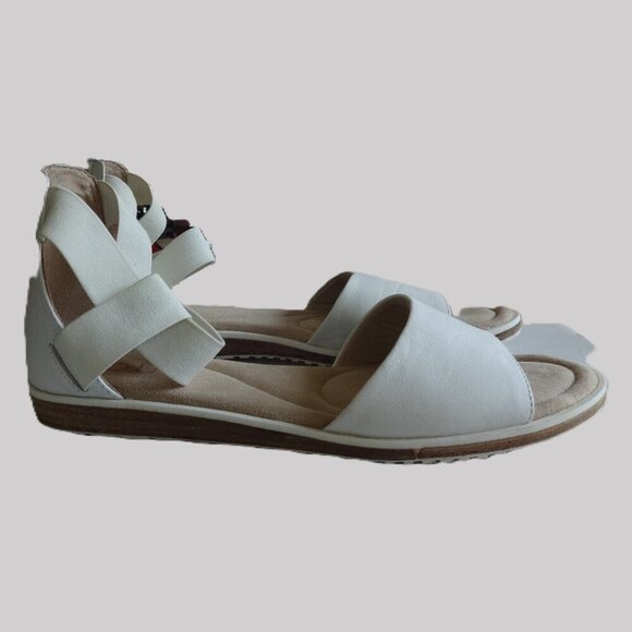 Soul Willa White Leather sandals size 8.5M, Criss Cross elastic straps, open toe - Picture 1 of 16